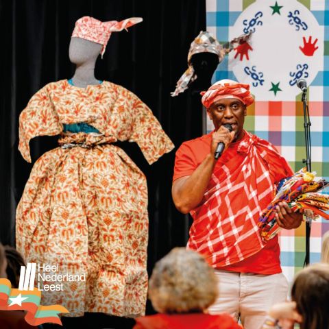 Koto- en angisatentoonstelling (Surinaamse klederdracht)