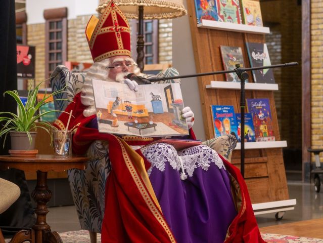 Sinterklaas in Hoograven