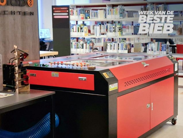 Boekenlegger en- standaard van de lasersnijder