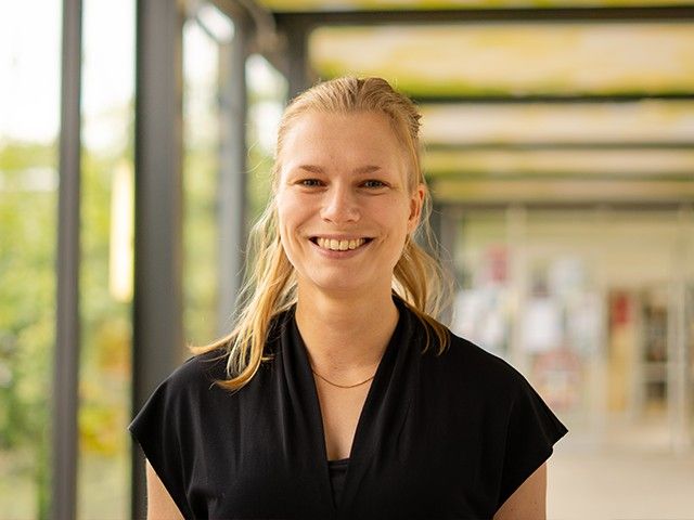 Van draad tot dissertatie, op zoek naar Gunta Stölzl