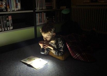 Zaklamplezen in de bibliotheek