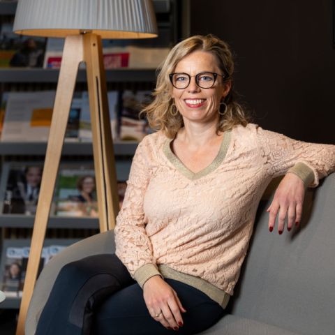 Janneke's boekentip 'Het laatste geschenk' met chocolademelk