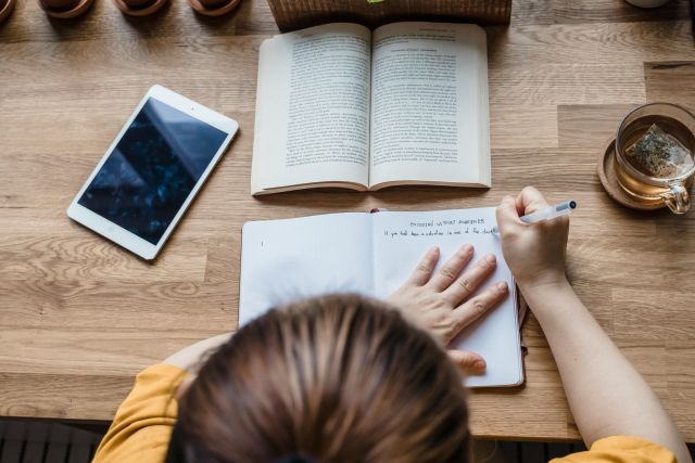 MeeMaakPodium: Creatief met taal