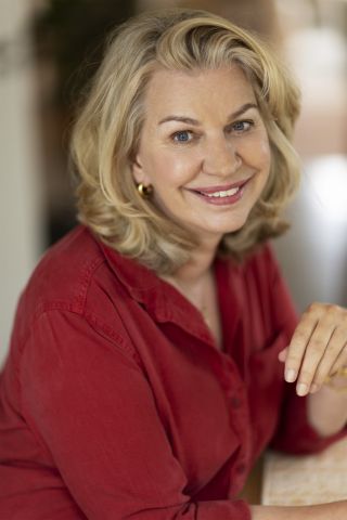 Interview met Annejet van der Zijl over haar nieuwe boek "De Zwevende Wereld"