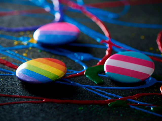 Meivakantieknutselen – Maak een button voor je moeder, oma of tante (of voor iemand anders die je lief vindt)