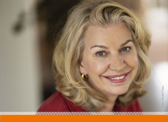 Tussen de Regels: Annejet van der Zijl