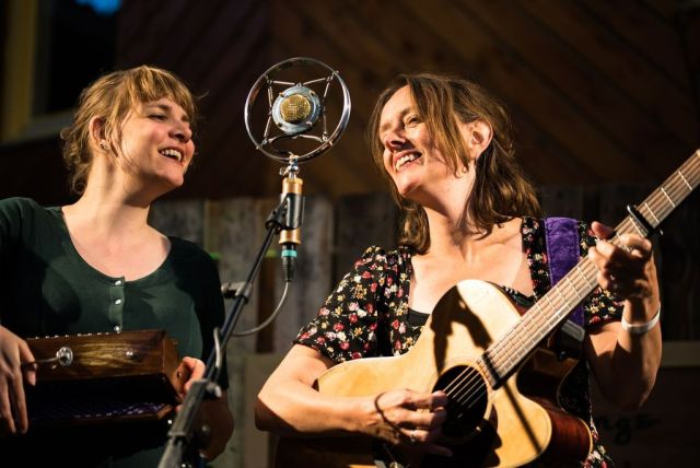 The Lasses - Boeken en Ballades
