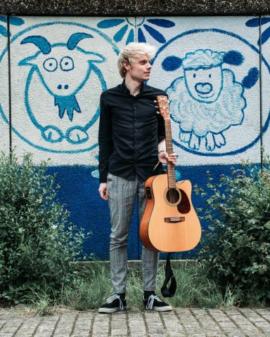 Muzikaal optreden van Vincent Corjanus