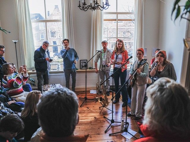 Gluren bij de Buren in de bibliotheken LocHal & Heyhoef