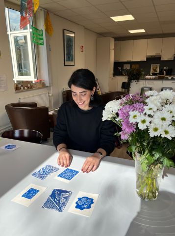 Lino Workshop: “Vrouw, Leven en Vrijheid”