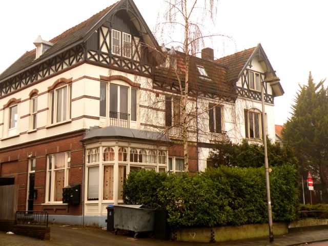 Themacafé: Twee verhalen uit de Bussumse geschiedenis; over bordelen en apen