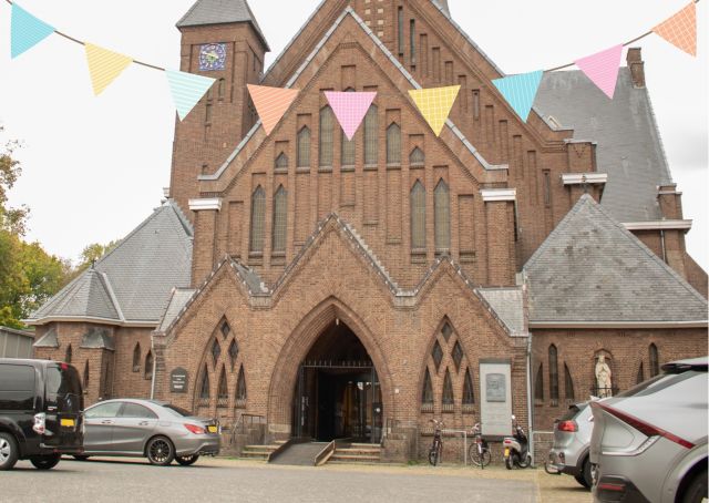 Feestelijke opening nieuwe bibliotheek in Hoeven