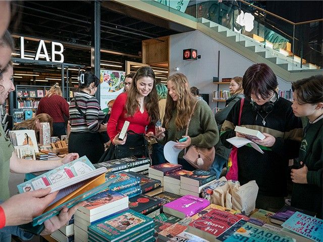 Booktokfest met o.a. @Mirelleisreading en Rima Orie
