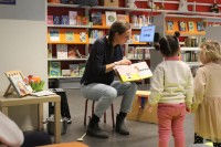 Bieb voor de kleintjes in kinderbibliotheek Oosterwei