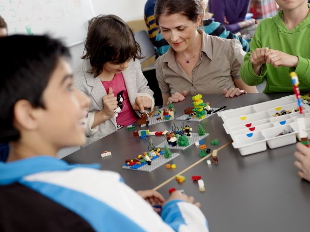 Vertellen en schrijven | Groep 5-8 | Lego Education StoryStarter