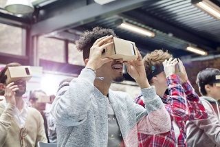 Digitale zomertoer op je mobiel: VR brillen