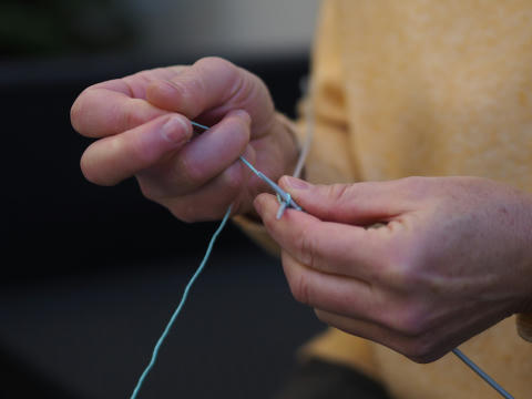 Creatief in MAAKpunt Stadshagen: borduren op pegboard