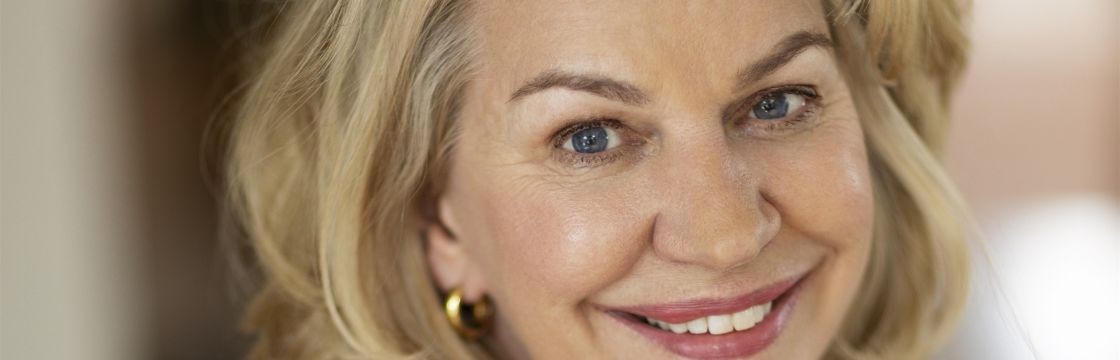 Boek & Praat met Annejet van der Zijl