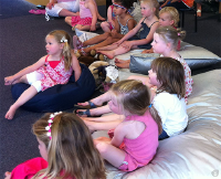 Groep 3 op bezoek in de bibliotheek