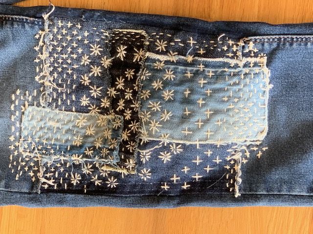 visible_mending_jeans_knie.jpg