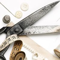 Kledingreparatie tijdens Doarpskeamer  | Hallum