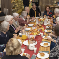 Voorleeslunch voor ouderen