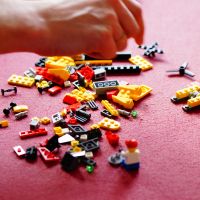 Sjors Creatief: Bouw en programmeer grijpers van LEGO Spike en doe mee aan de Superschoonmaak