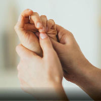 Handmassage in de bibliotheek