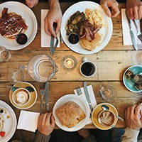 Samen eten voorafgaand aan de bijeenkomst 'Vrijheid in beweging'