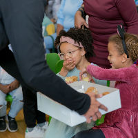 Buku nanga kuku (Boek met koek) junior (3+) - Ko de Kikker-Met de wind mee naar Suriname