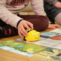 Kom spelen met de Bee-Bots!