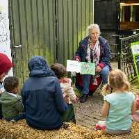 Voorlezen op de kinderboerderij