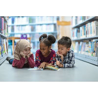 Kinderen lezen voor in Mandarijn