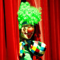 Uitreiking moppenwedstrijd door ballonnenclown