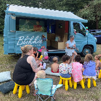Blikkie zomertour: de voorleesbus komt naar je toe deze zomer!