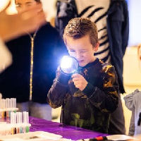 Hoe dan?! | Activiteiten voor nieuwsgierige kinderen en hun (groot)ouders (7+)  2025-2026 20-02-2026 15:30