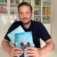 Lezing: De jongen met de goedkope loopschoenen over kleine stappen naar kracht en veerkracht