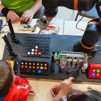 Weekend van de Wetenschap: Vier-op-een-rij met een cobot!