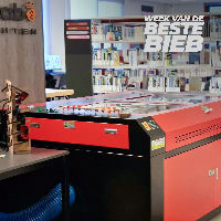 Boekenlegger en- standaard van de lasersnijder