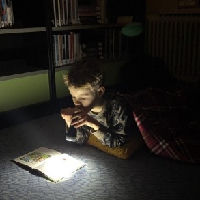 Zaklamplezen in de bibliotheek