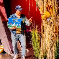 De Voorleestent van Joris & Jeroen in theater Maaspoort