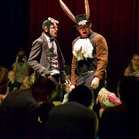 Lente-uitjes: Over een kleine mol die wil weten wie er op zijn kop gepoept heeft (2+)