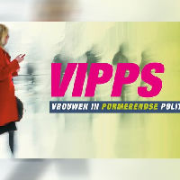 Presentatie Vrouwen in de Purmerendse Politiek (ViPP) display en gesprek