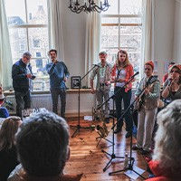 Gluren bij de Buren in de bibliotheken LocHal & Heyhoef