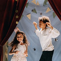 Spot aan! Boek op de planken