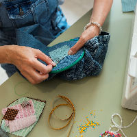 Workshop visible mending: geef kapotte kleding een nieuwe look (16+)
