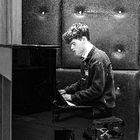 Pianospel door Niek van Deelen