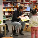 Bieb voor de kleintjes in kinderbibliotheek Oosterwei